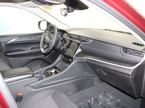 Used 2023 Jeep Grand Cherokee L Laredo image 28