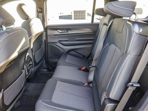 New 2025 Jeep Grand Cherokee L Laredo image 19