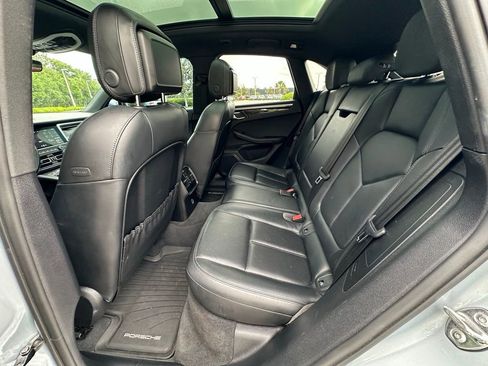 Certified 2020 Porsche Macan S AWD/4WD image 17