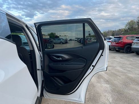 Used 2023 GMC Terrain SLE AWD/4WD image 33
