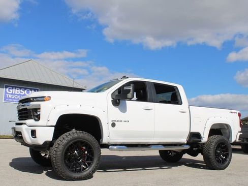 Used 2024 Chevrolet Silverado 2500 LT image 2