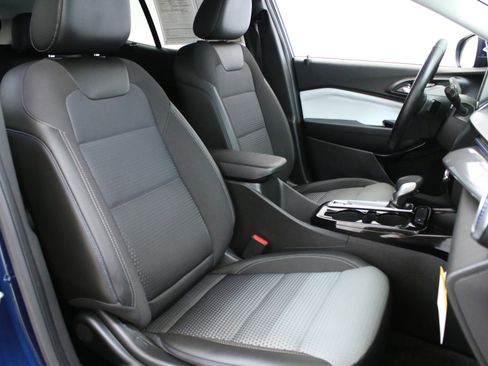 Used 2024 Chevrolet Trax LT w/ Driver Confidence Package FWD image 30