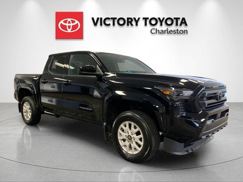 Used 2025 Toyota Tacoma SR5 AWD/4WD image 5