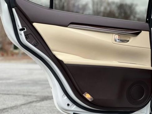 Used 2016 Lexus ES 350 w/ Premium Package w/Wood Trim image 15