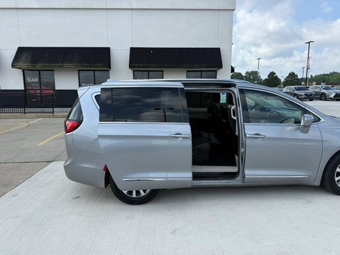 Used 2020 Chrysler Pacifica Touring-L Plus FWD image 25