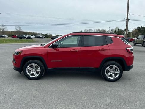 Used 2023 Jeep Compass Latitude w/ Convenience Group AWD/4WD image 2