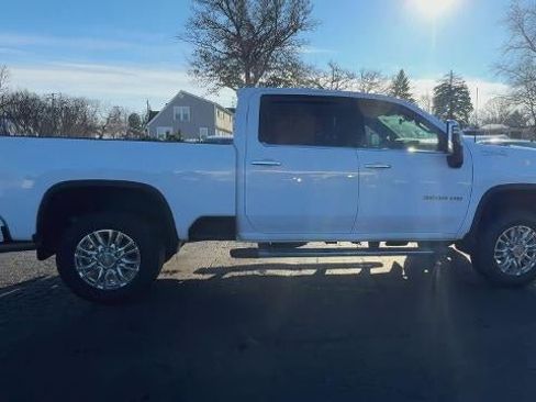 Used 2021 Chevrolet Silverado 2500 High Country w/ Z71 Off-Road Package image 9