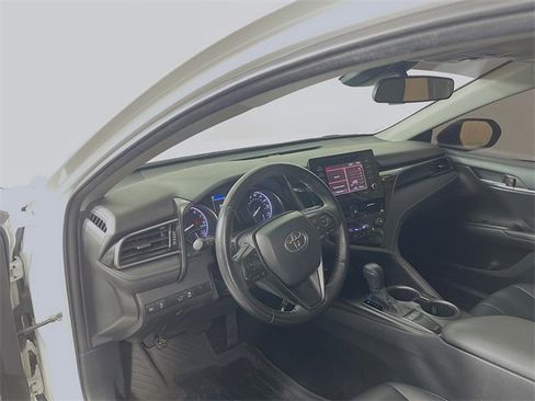 Used 2023 Toyota Camry SE image 10