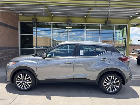 Used 2023 Nissan Kicks SV image 7