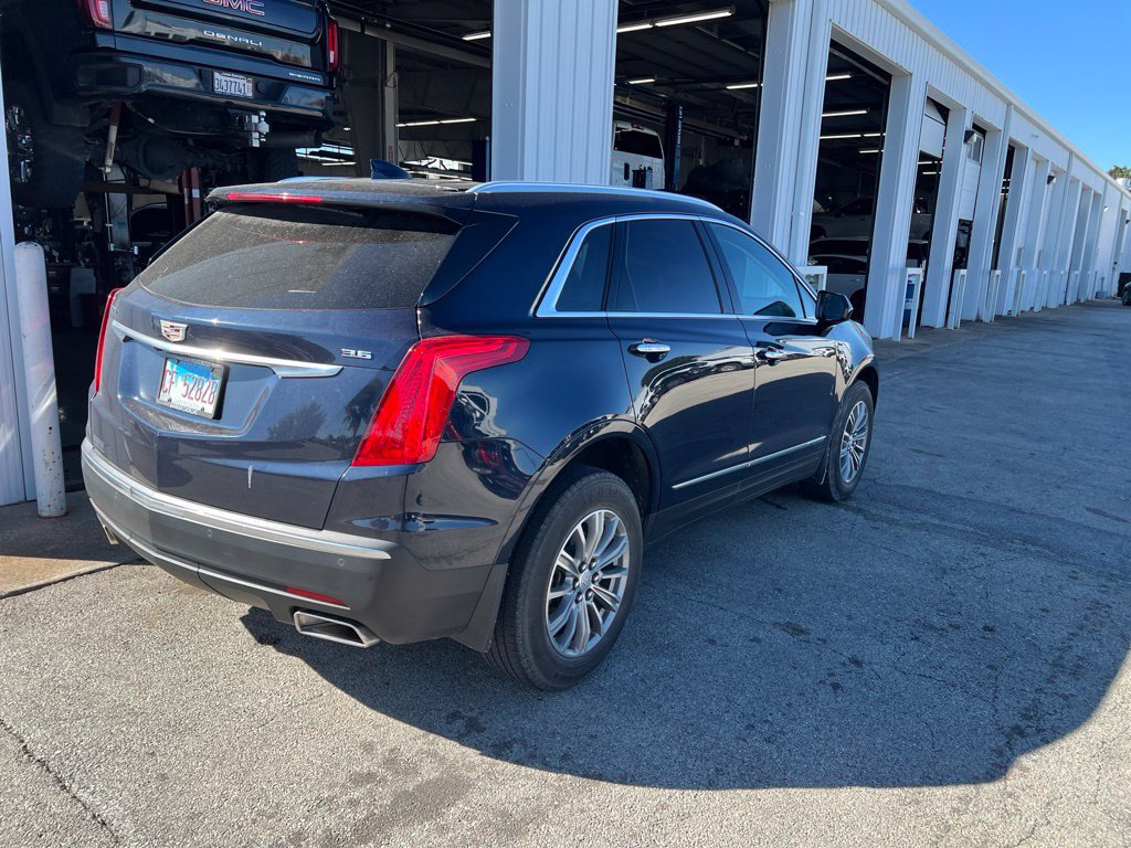Used 2017 Cadillac XT5 Luxury w/ Driver Awareness Package FWD image 6