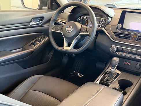 Used 2025 Nissan Altima 2.5 SV FWD image 29