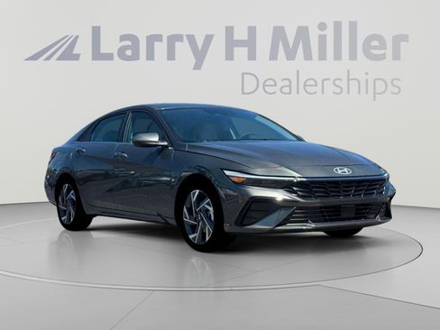 New 2026 Hyundai Elantra Limited FWD image 11
