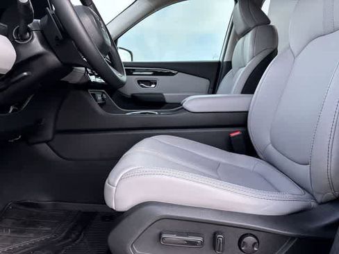 Certified 2025 Honda Pilot Touring image 17