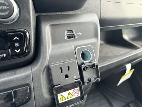 Used 2024 RAM ProMaster 3500 w/ Delivery Van Package image 28