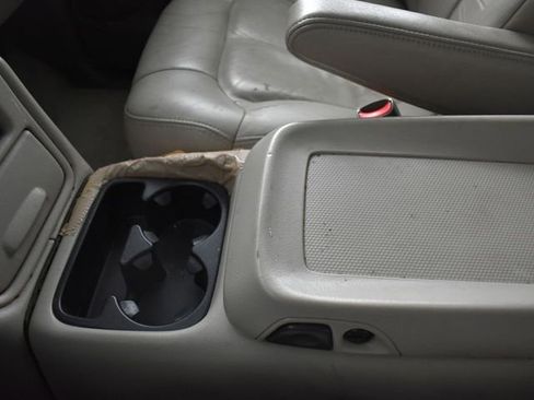 Used 2000 Chevrolet Suburban LT w/ LT Preferred Equipment Group AWD/4WD image 13