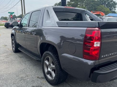 Used 2010 Chevrolet Avalanche LS w/ Interior Plus Package AWD/4WD image 5