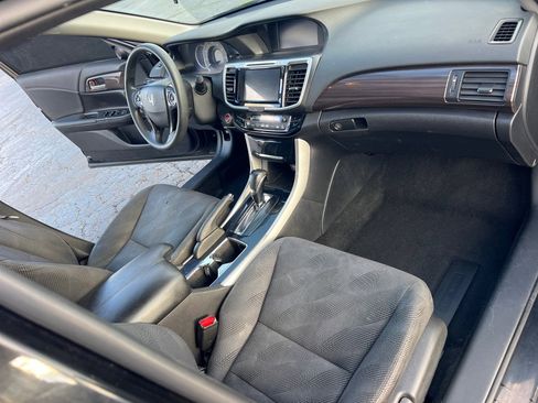 Used 2017 Honda Accord EX image 19