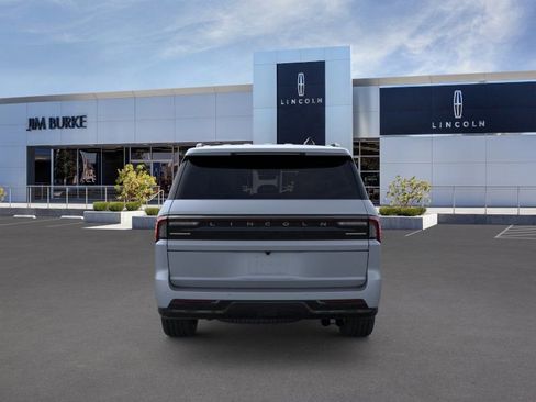 New 2025 Lincoln Navigator Reserve w/ Jet Appearance Package AWD/4WD image 5