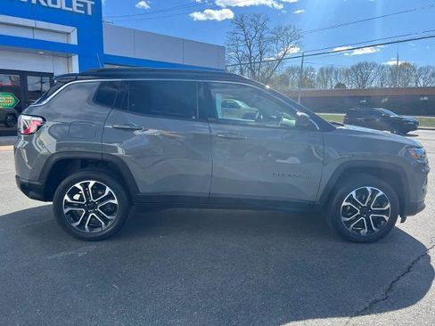 Used 2022 Jeep Compass Limited w/ Sun and Sound Group AWD/4WD image 10
