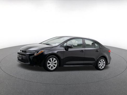 Used 2025 Toyota Corolla LE FWD image 3