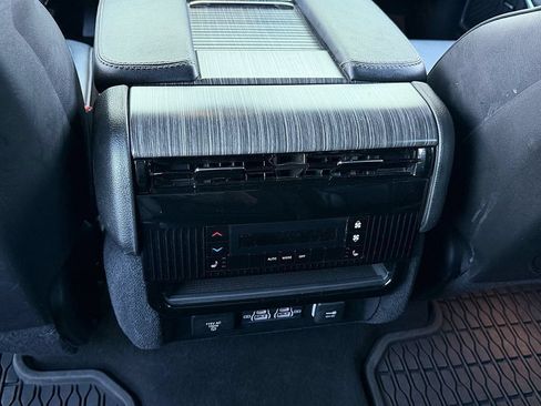 Used 2024 Jeep Wagoneer L Series III w/ Flexible Seating Group AWD/4WD image 11