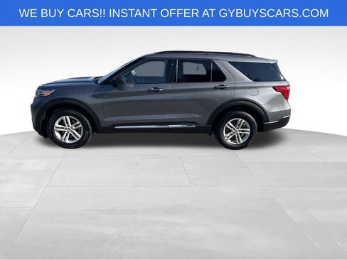 Used 2024 Ford Explorer XLT AWD/4WD image 3