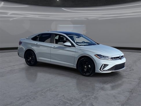 New 2026 Volkswagen Jetta SE image 2