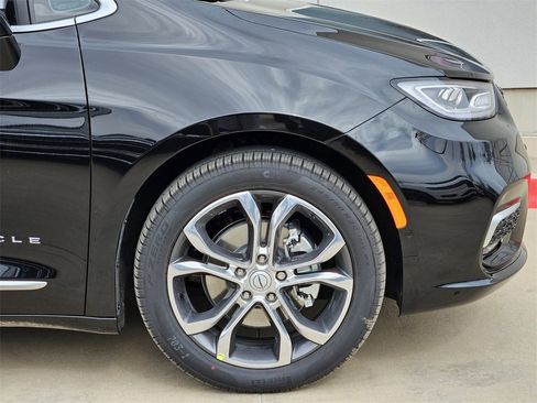 New 2026 Chrysler Pacifica Pinnacle image 6