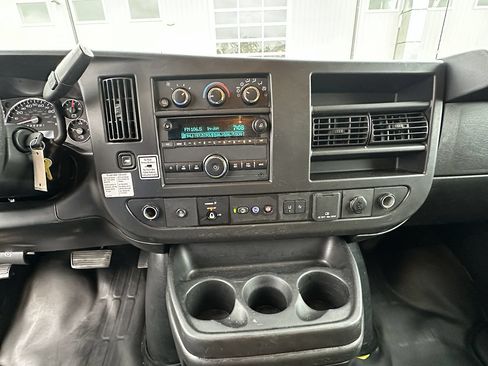 Used 2021 GMC Savana 3500 Extended w/ Power Convenience Package RWD image 30