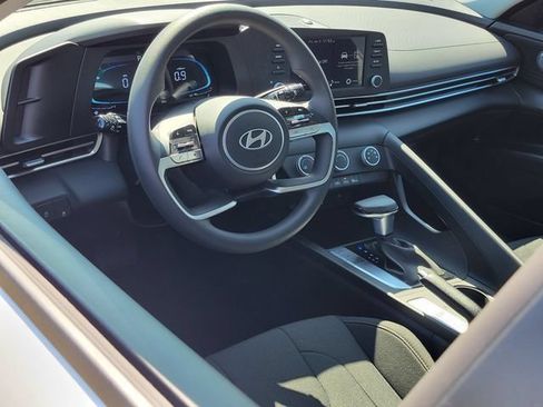 New 2026 Hyundai Elantra SE FWD image 5