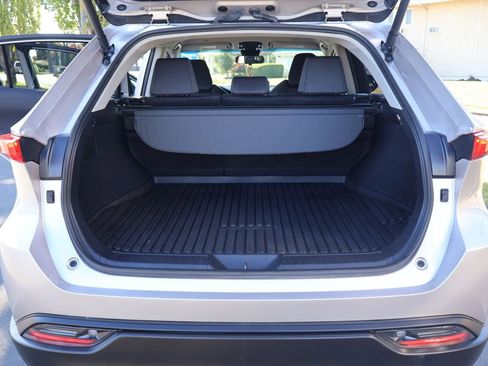 Used 2024 Toyota Venza LE image 32