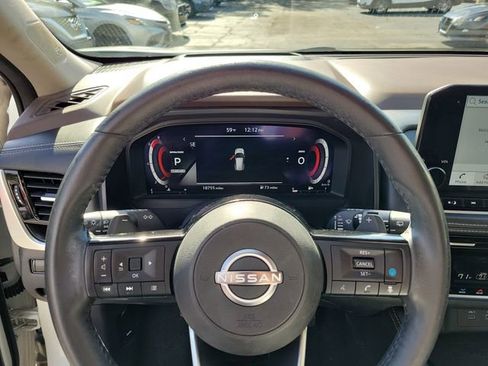 Used 2023 Nissan Rogue Platinum w/ Platinum Premium Package image 16