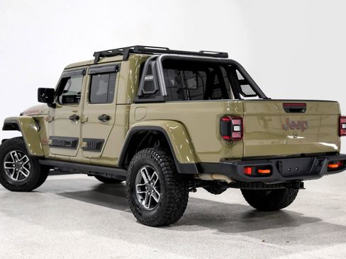 Used 2025 Jeep Gladiator Mojave w/ Convenience Group AWD/4WD image 8