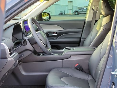 Certified 2025 Toyota Grand Highlander AWD image 23