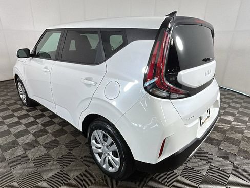 Used 2024 Kia Soul LX FWD image 5