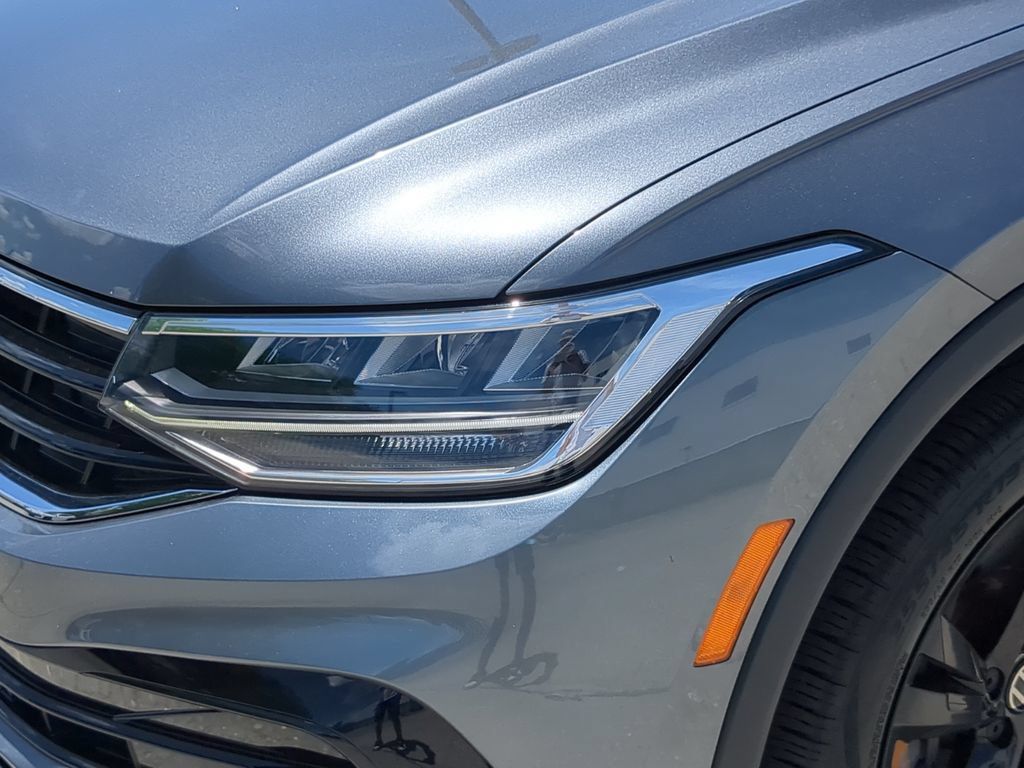 Certified 2024 Volkswagen Tiguan SE R-Line FWD image 7