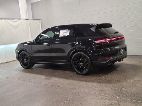 New 2026 Porsche Cayenne image 3