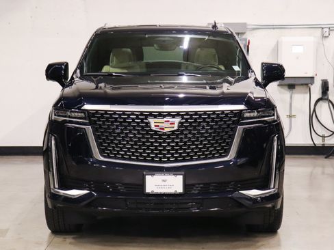 Used 2022 Cadillac Escalade ESV Premium Luxury image 8