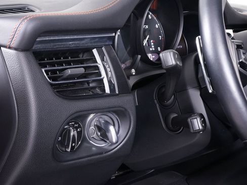 Used 2022 Porsche Macan GTS image 32