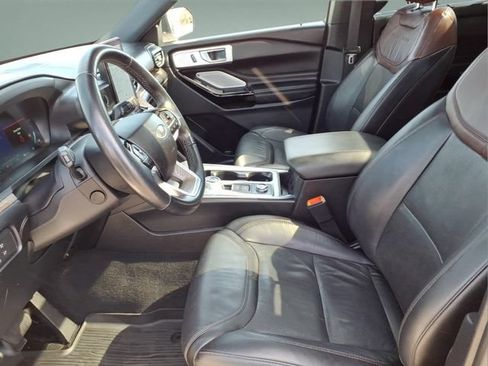 Used 2022 Ford Explorer Platinum w/ Equipment Group 601A AWD/4WD image 13