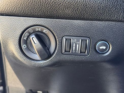 Used 2023 Dodge Challenger SXT image 22