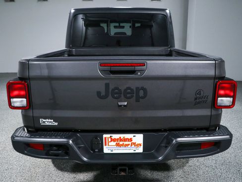 Used 2023 Jeep Gladiator Sport AWD/4WD image 8
