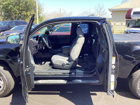 Used 2016 Toyota Tacoma SR w/ SR Convenience Package image 12