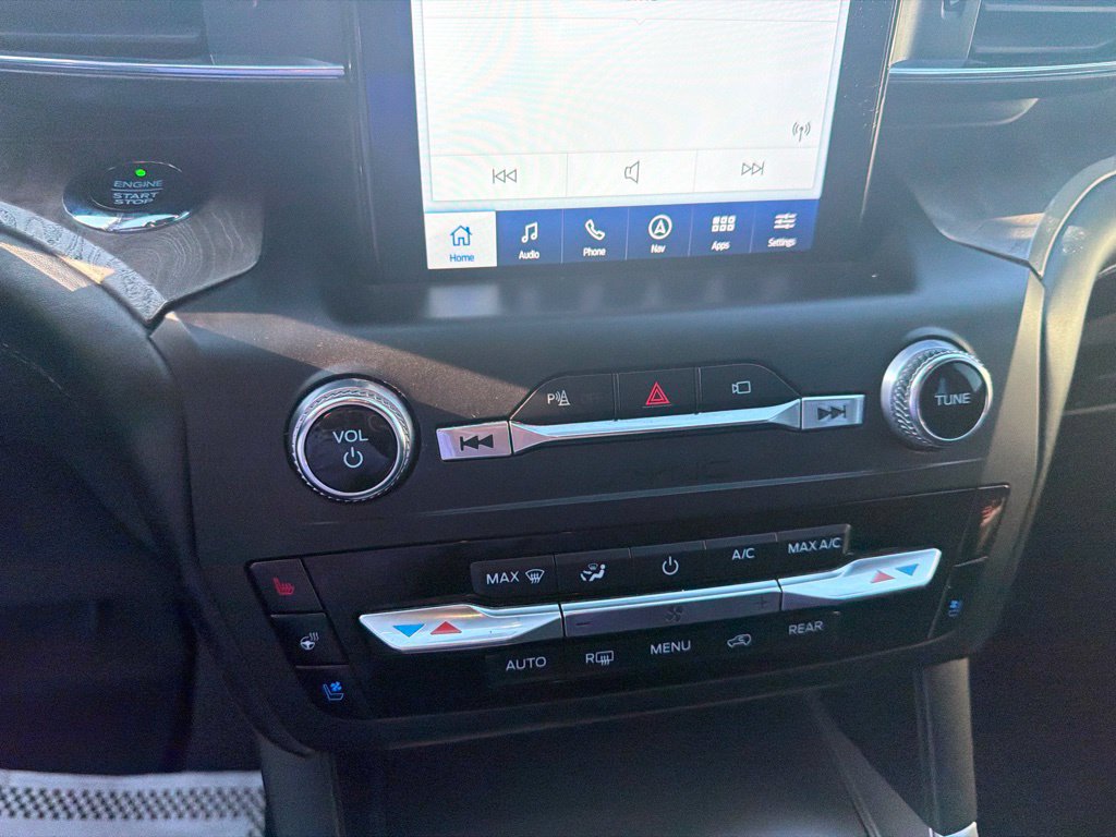 Used 2020 Ford Explorer Platinum w/ Premium Technology Package AWD/4WD image 22