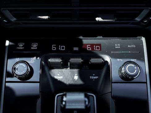 Used 2024 Porsche 911 Carrera 4S w/ Premium Package image 65