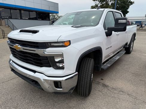 Used 2025 Chevrolet Silverado 3500 LT w/ Safety Package AWD/4WD image 5