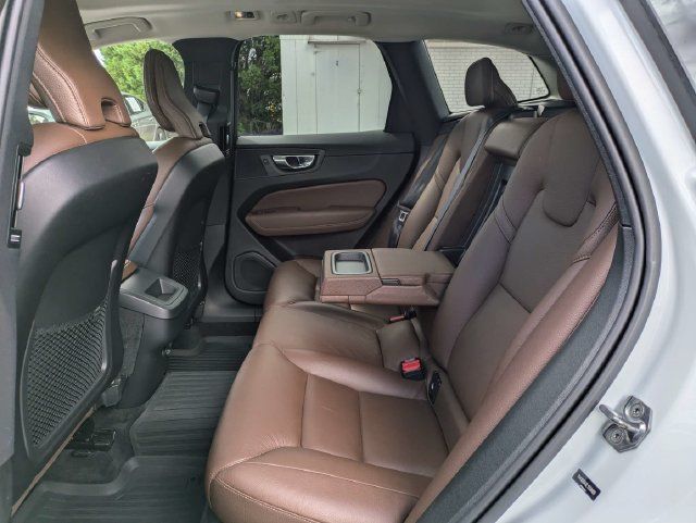 Used 2020 Volvo XC60 T5 Momentum w/ Protection Package Premier FWD image 15