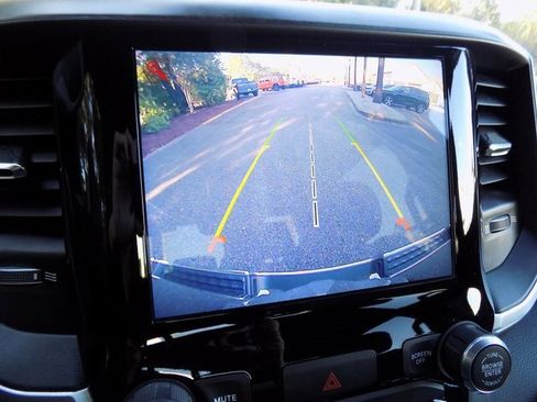 Certified 2022 RAM 1500 Big Horn image 16