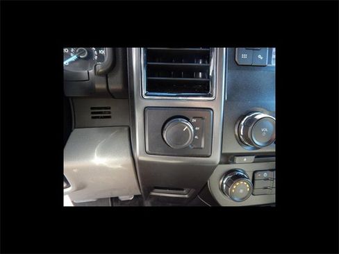 Used 2018 Ford F150 XLT image 7