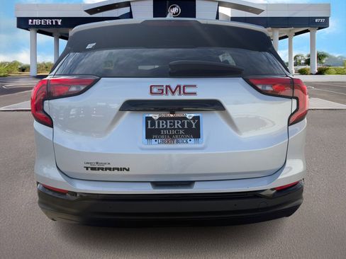 Used 2020 GMC Terrain SLE w/ Driver Convenience Package image 4